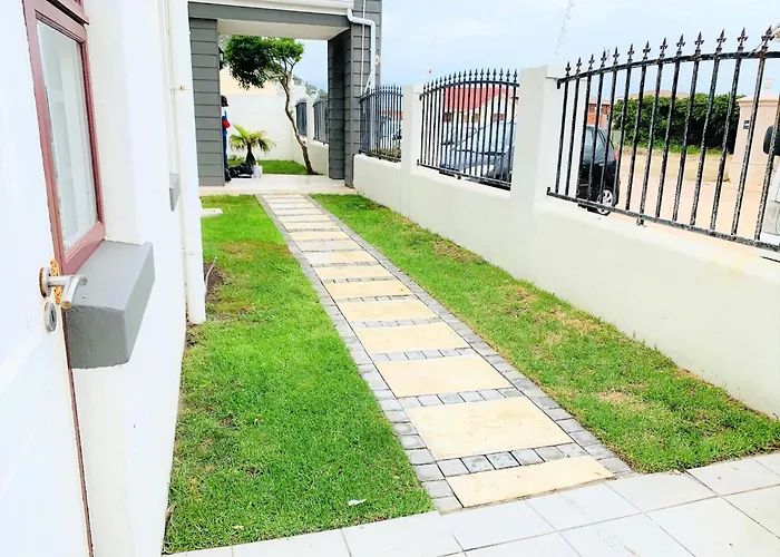 Abington Manor Fish Hoek Guesthouse